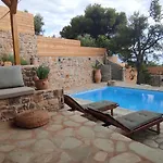 Evia Family House בית נופש *